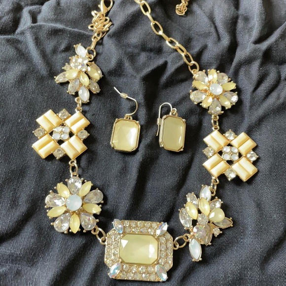 Francesca's Collections Jewelry - 🌼Francesca’s Collection rhinestone necklace & earrings set